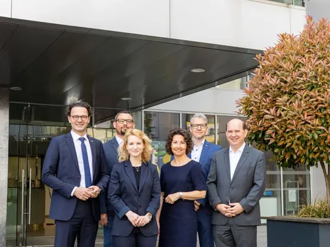 LinkedIn Beitrag: Wissenschaftsministerin Eva-Maria Holzleitner besuchte diese Woche die FH Oberös